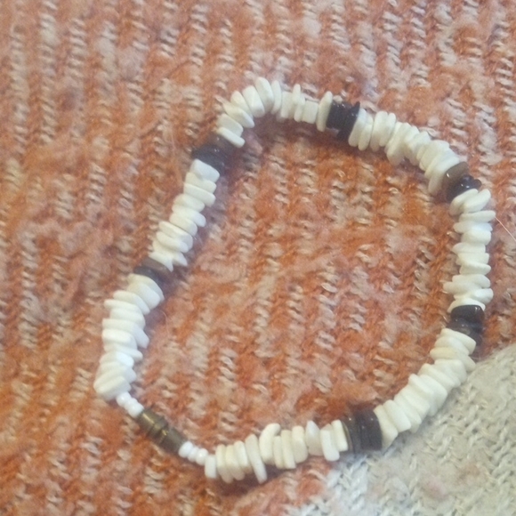 Shell Bracelet - Picture 3 of 3